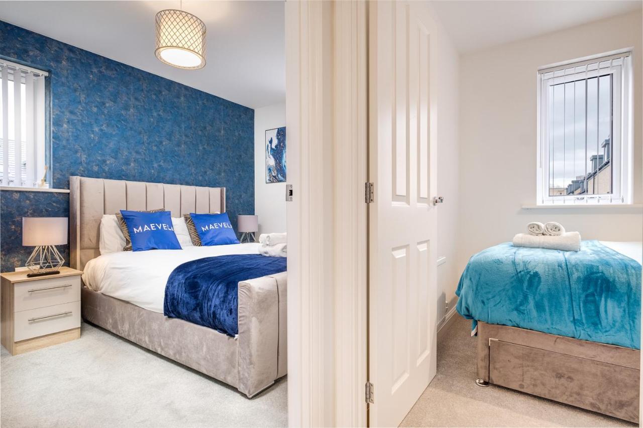 Luxury Centre Stylish 2 Bed House ☆ Free Driveway Parking → With 55 Inch Smart Tv, Free Netflix & Wifi ✘ Comfy Seating Area - By Maevela